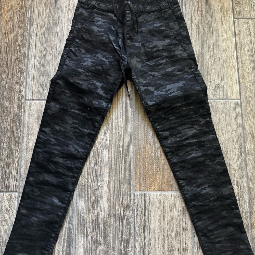 BEVY FLOG Black Camo Skinny Pants size 27